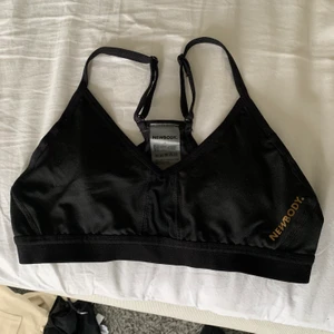 Sport-bh Newbody - Sport-bh från Newbody i fint skick, använd max 2 ggr 💞 Frakt tillkommer