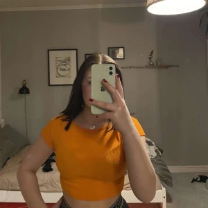 Orange sommar t-shirt  - Supergulliga t-shirt som passar perfekt till sommaren🥰