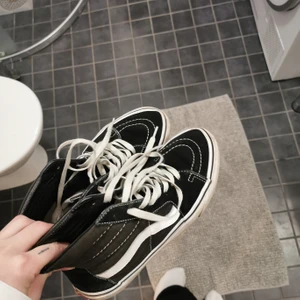 Vans old school  - Ett par vans i bra skick, behöver dock nya snören. Kom med bud😊