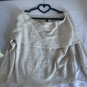 Stickad tröja - Storlek M jätte mysig tröja