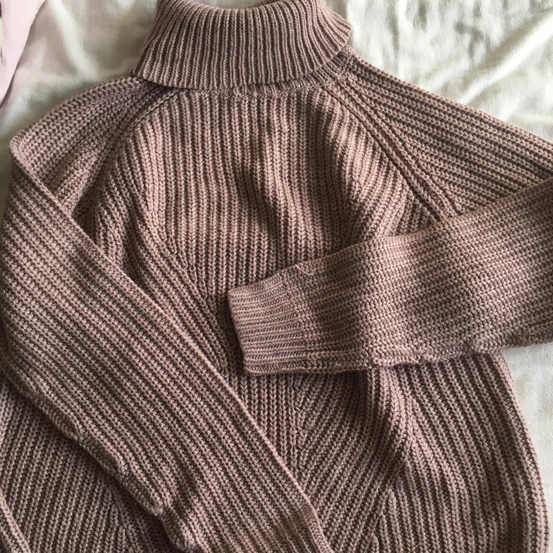 Begie stickad tröja med krage