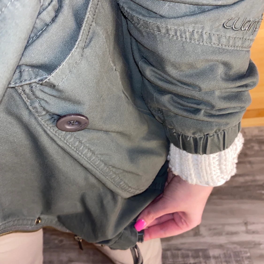 Militärgrön tunn jacka s. 36. - 91