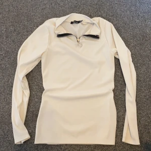 Tröja från boohoo - Tröja med kedja