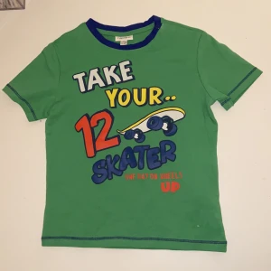 Babytee - Ascool skatebabytee☺️😁 ganska liten så skulle säga XS☺️ bud startar på 70kr