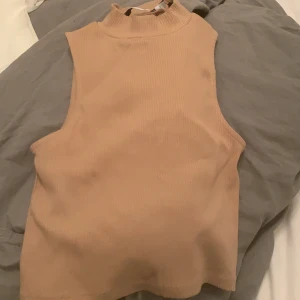 Croppad topp från lager 157 - Crop top som aldrig använts från lager 157, kom privat för mer bilder eller diskussion om pris