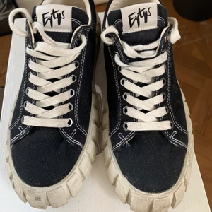 Svarta eytys ”Odessa” - Säljer dessa populära eytys pga kommer ej till användning. Storlek 38 och i gott skick. Nypris 1600kr. Tyvärr har jag inte lådan kvar. Skriv vid intresse och buda i kommentarerna! HÖGSTA BUD: 750kr