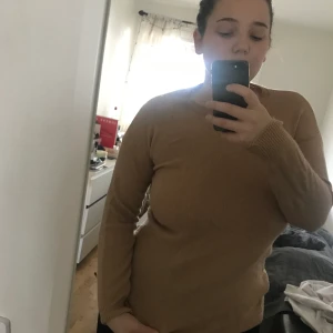 nude coloured/ beige shirt - cute beige shirt from forever21 in size S, almost pullover 