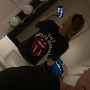 Oversize the rolling stones t-shirt - Asball t-shirt med tryck på ryggen. Oversize från hm