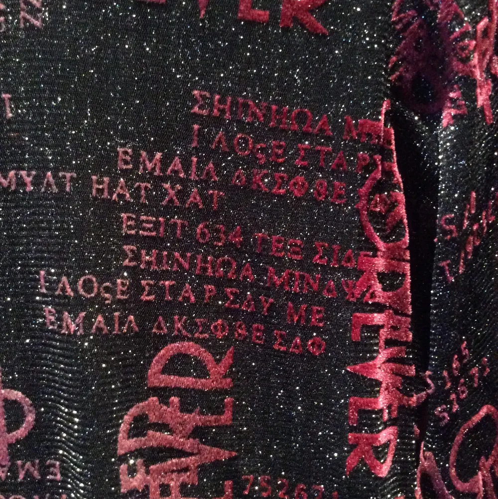 Danish designed 90’s Sheer shirt with cute sleeves, hot pink text and shimmer. Skjortor.