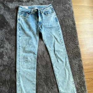 Jeans - Herrjeans från Hm, Skriv för frågor, frakt tillkommer❣️. Skriv endast vid seriösa frågor eller om du faktiskt är intresserad av att köpa 🥰🤩