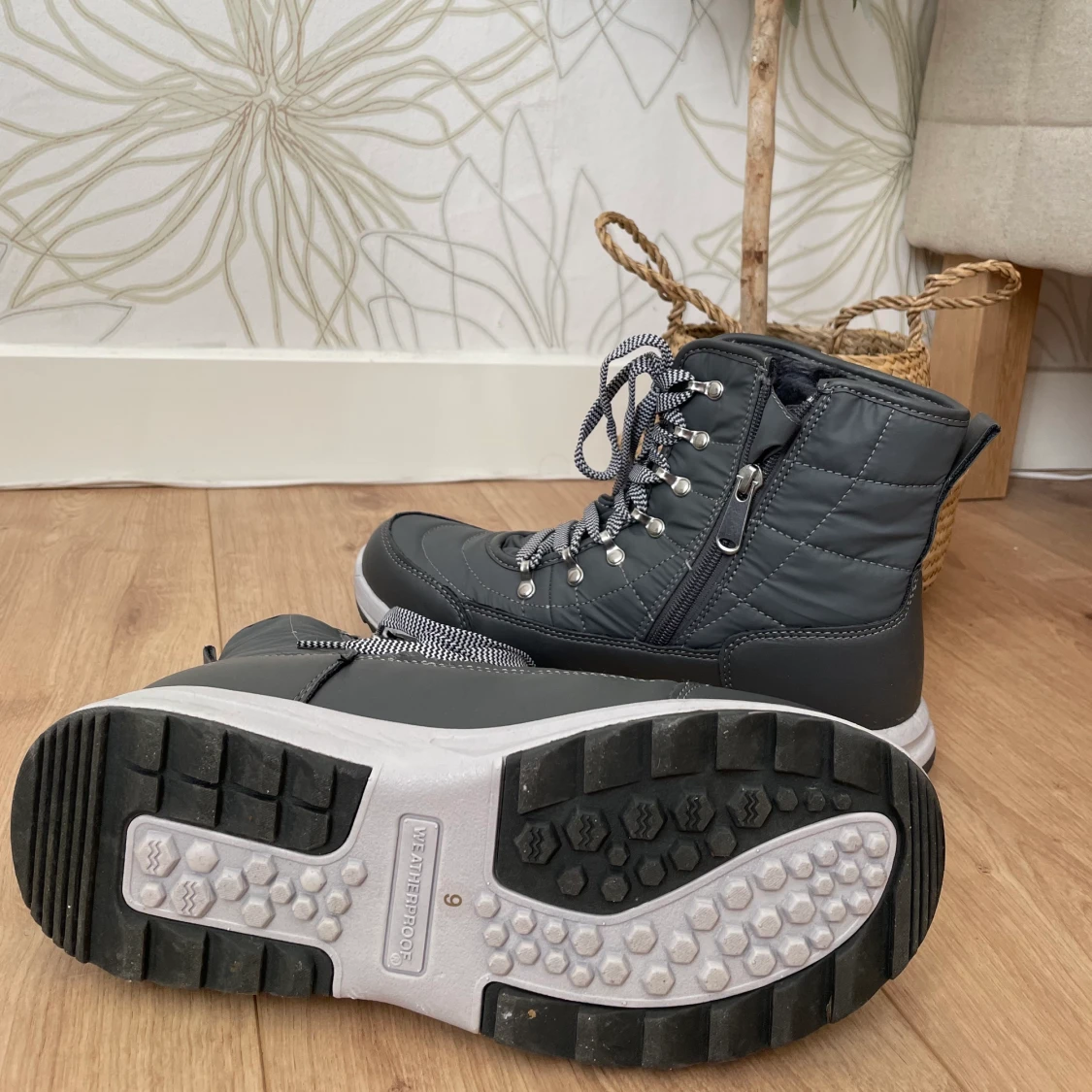 Gråa vinterskor  - 91