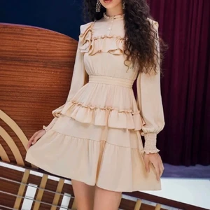 Klänning - En jätte fin klänning som tyvärr inte satt så bra på mig över bysten. Använt den 1 gång på julafton. Den är jätte skön att ha på sig