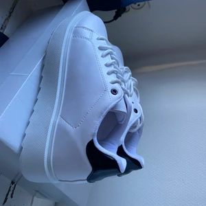 Helt nya skor från Nelly  - Säljer dessa helt nya oanvända skorna från nelly då jag har fler liknande Helt nya lådan finns kvar 🤍