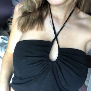 Topp - Topp med knytning uppe. Har inte kommit till användning