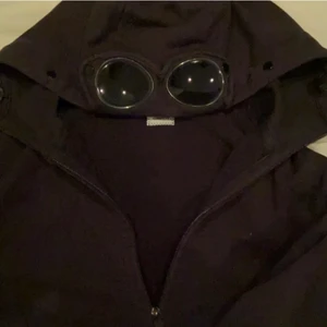 Cp Company Zip Hoodie - Cp Company Zip Hoodie i storlek S. Skriv för fler bilder.