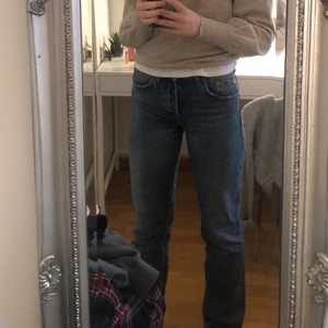 Zara Mid Rise jeans  - Säljer mina populära zara jeans, pga de är för små för mig tyvär 💘💘 Använda ca 4 gånger så i nyskick. 