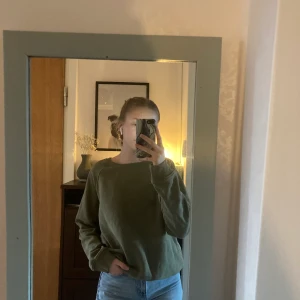 Grön tröja - En tröja som är använd en gång, den är från lager157 och är i storlek S✨