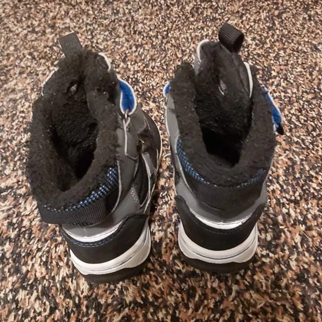 Fint skor.Stl 23 frakt fritt  - 90