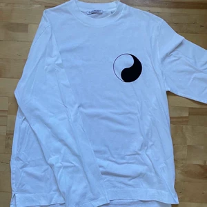 our legacy longsleeve - Our legacy workshop longsleeve i storlek 48. Aldrig använd i toppskick. köparen står för frakt 💚