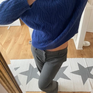 Blå tröja - Superfin blå tröja om är för liten för mig tyvärr. Den är använd och är lite nopprig där av priset💙