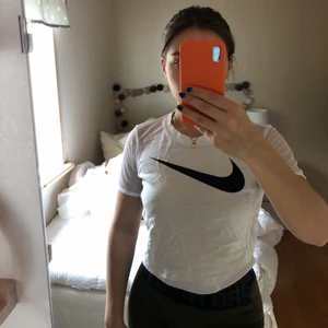 Träningströja - Träningsdräkt från Nike med håligt tyg i ryggen