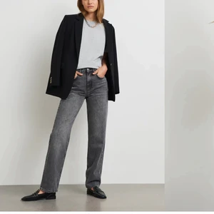 90s HIGH WAIST jeans - Nya oanvända jeans från Gina. Ligger kvar i fraktpåsen. Säljer för har råkat köpa för många likadana! 