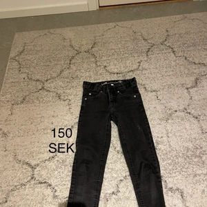 Jeans  - Tighta svarta jeans 