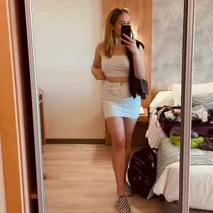 Vit jeans kjol  - Jätte fin jeans kjol som inte används mer🤍