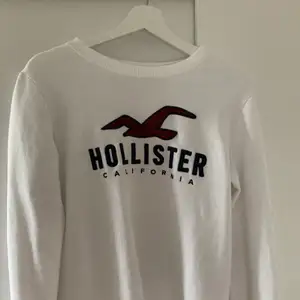 Vit skön tröja från Hollister💞💞 storlek S. Kommer intr till användning 