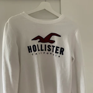 Hollister sweatshirt - Vit skön tröja från Hollister💞💞 storlek S. Kommer intr till användning 