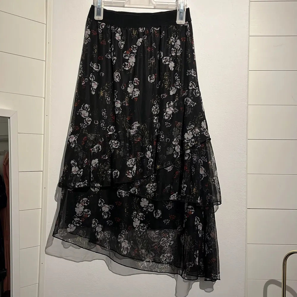 Supersöt kjol till sommaren från en affär i Borgholm! Märket är co’couture, i XS men passar större storlekar . Kjolar.