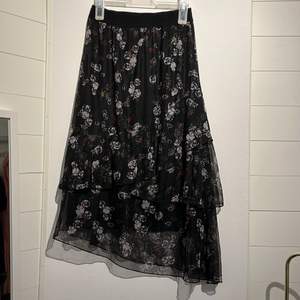Supersöt kjol till sommaren från en affär i Borgholm! Märket är co’couture, i XS men passar större storlekar 