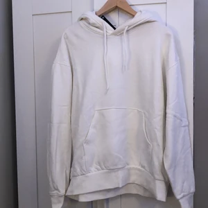 Hoodie - Vit hoodie från weekday aldrig använt 