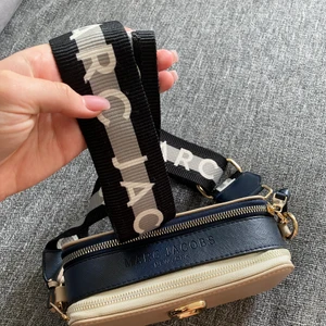 Marc Jacobs väska  - Bra Marc Jacobs väska som får plats med mycket och är snygg till alla tider 