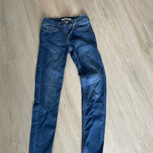 Levis jeans - Levis jeans, aldrig använda. Storlek 26 super skinny. (710)