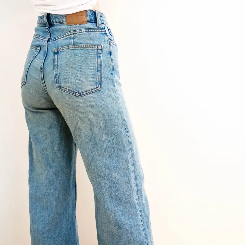 Dessa bootcut-favoriter söker nytt hem då de otroligt nog aldrig kommer till användning. Nån som trivs bättre i jeans? Ta chansen! . Farkut & Housut.