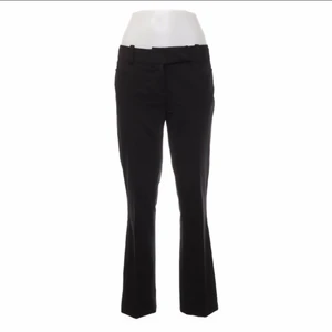 Lågmidjade kostymbyxor - Lågmidjade kostymbyxor från märket stockholm, köpta på sellpy❤️ skriv privat för bilder på