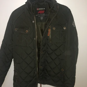 Storlek S - Har haft den i två år och använt en gång, i bra skick då den är använd bara en gång