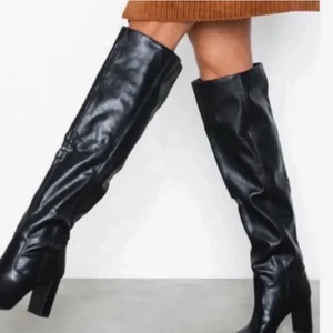 Svarta boots  - Så fina skor som inte passar mig, helt nya! Från Nelly, nypris 699, säljer för 350. ❤️‍🔥