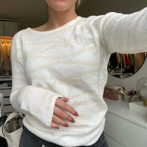 Stockad tröja  - Stockad tröja i storlek M