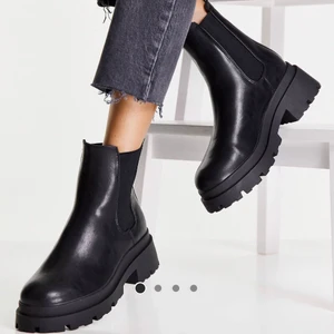 Chelsea boots - Chelsea boots från ASOS i storlek 38 men är stora i storleken så passar mellan 38-39. Slutsålda i nästan alla storlekar. Använd 1 gång, 300kr?❤️