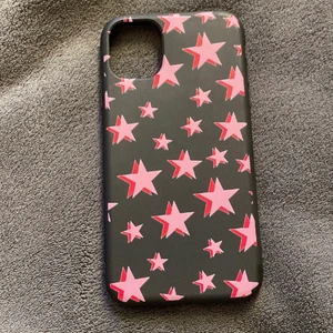 Mobilskal iPhone 11 - Säljer detta mobilskal för iPhone 11. Ej använt utan endast testad. Säljer pga att det inte kommit till användning. Köpare betalar frakt💕