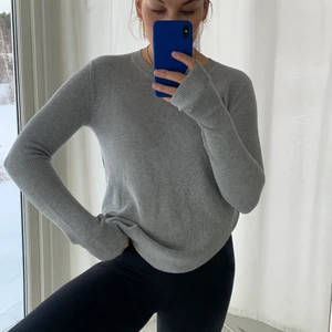 Grå stickad tröja från Carin Wester  - Tröja från Carin Wester, storlek Medium 