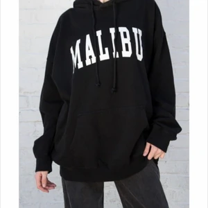 Brandy - Säljer denna malibu hoodie från Brandy. Använd men bra skick. Den är i oversize fit. Kom privat för fler bilder. 