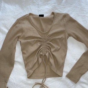 Gina Tricot topp  - Aldrig använd, fint skick