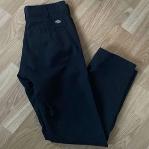 dickies byxor - dickies byxor i bra skick. storlek 30/32 och köparen står för frakt 💚