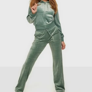 Juicy couture set - Säljer min juicy sett, helt ny skick, koftan är storlek M byxan är storlek S