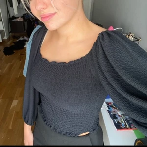 Topp - Jätte snygg topp, köpt på Gina använd fåtal gånger 