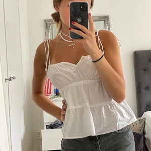 Sommartopp - Intressekoll på en super söt topp i storlek 38/M men passar en S jätte bra. Använt en gång då jag har många liknande plagg. 