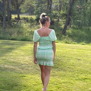 Sommar set  - Säljer detta fina setet från Zara. Använd 2ggr. Nypris är ca 350kr delen. Storlek xs i kjolen och s i toppen. 400kr för båda 